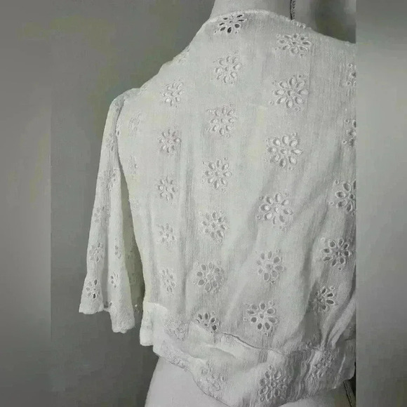 Hollister Tie Front Eyelet Cropped Blouse - Picture 8 of 9